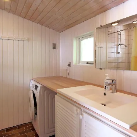 5 Person Holiday Home In H Jby Hébergement de vacances Højby